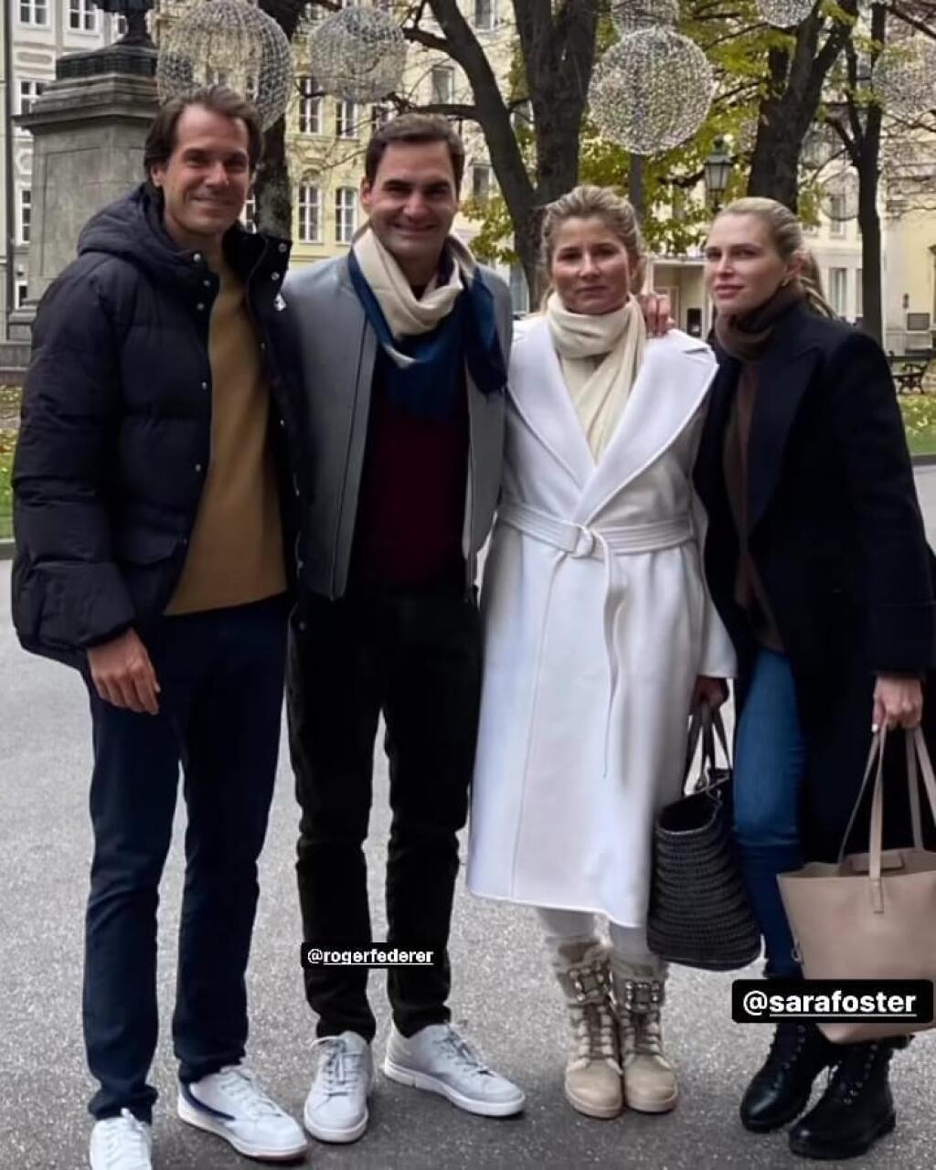 Kým chlapi mali rozopnuté bundy a tenisky. Mirka nechcela nič podceniť a poriadne sa obliekla.