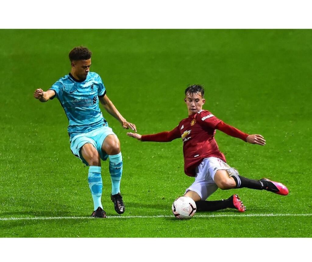 Martin Šviderský sa postupnými krokmi derie v Manchestri United nahor a je možné, že už v dohľadnej dobe ho uvidíme nastupovať za A-tím po boku hviezdneho Cristiana Ronalda.