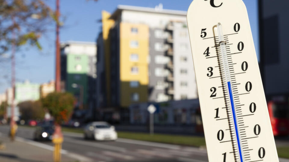 Horúčavy udrú aj vo štvrtok, je potrebné dbať na pitný režim.