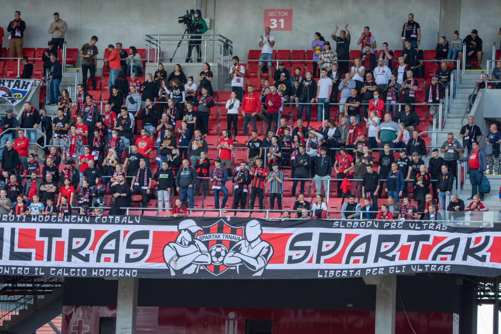 Trnavskí fanúšikovia boli pri debute Martina Škrtela celí bez seba.