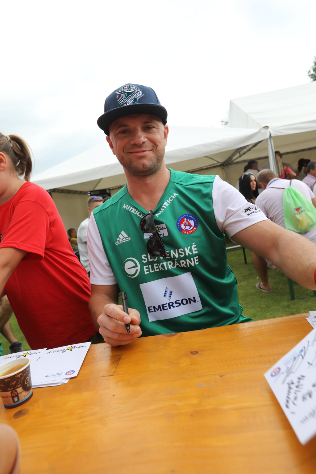 Súčasťou podujatia bola autogramiáda.