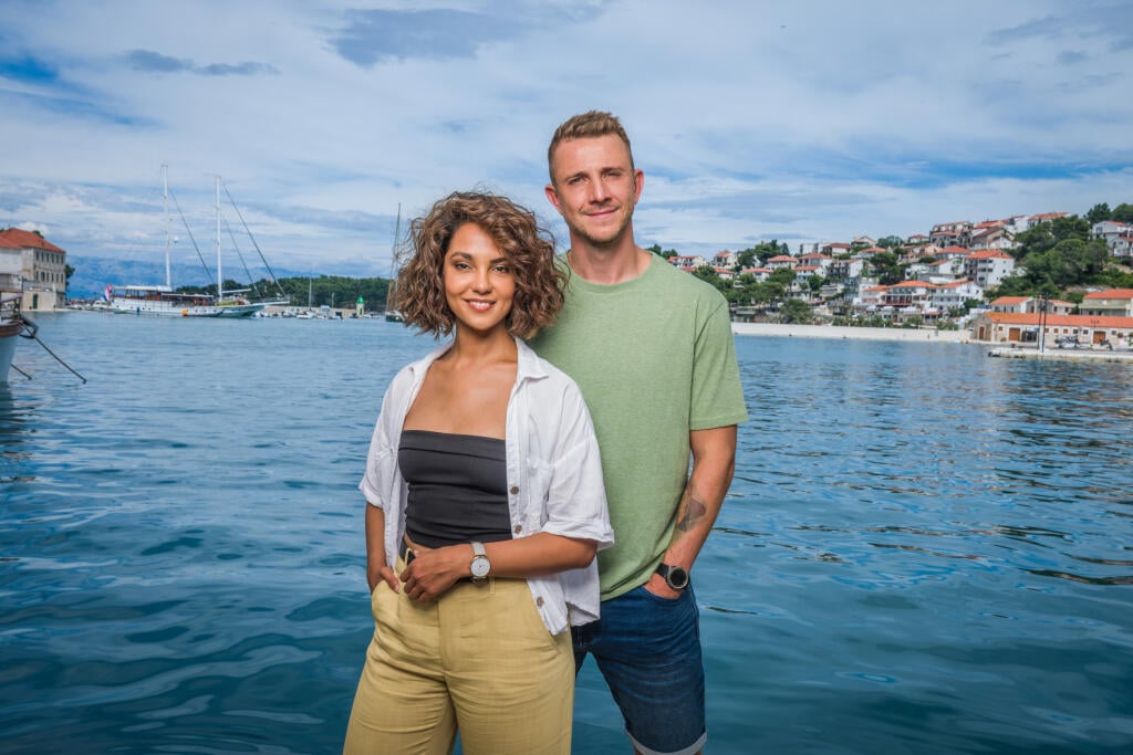 Krimikomédia Policie Hvar, kde sa predstaví česko-slovenské duo Alžbeta Ferencová a Jakub Štáfek.