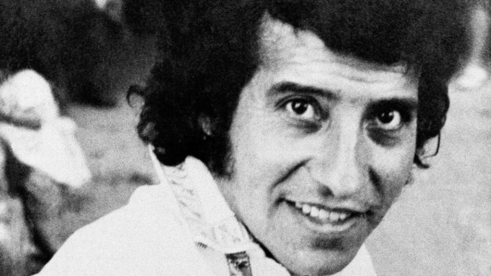 Víctor Jara. Jeho piesne inšpirovali chudobných a bezbranných.