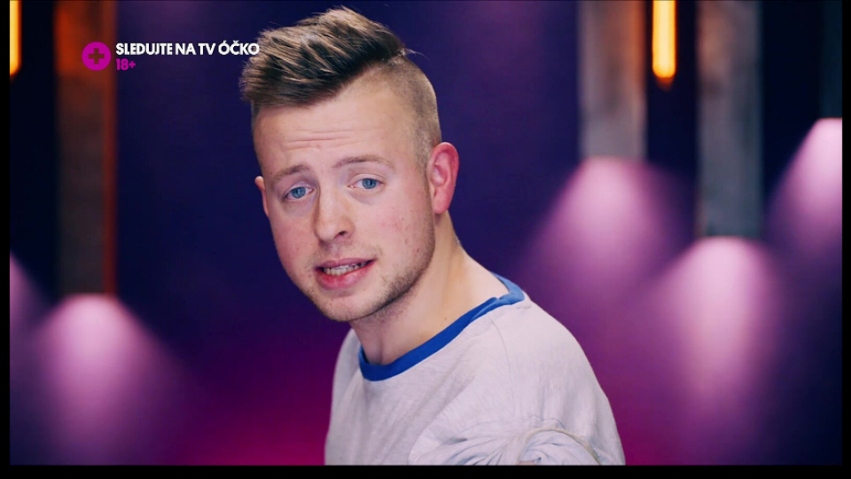 Adam sa zo svojho tetovania dlho netešil.