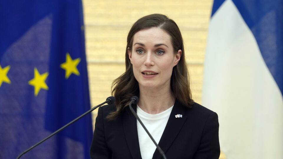 KK34 archív Tokio - Na archívnej snímke z 11. mája 2022 fínska premiérka Sanna Marinová hovorí počas tlačovej konferencie s japonským premiérom Fumiom Kišidom v Tokiu. Fínsky prezident Sauli Niinistö a premiérka Sanna Marinová v spoločnom vyhlásení vo štvrtok 12. mája 2022 oficiálne oznámili, že podporujú vstup svojej krajiny do NATO. FOTO TASR/AP
FILE - Finland's Prime Minister Sanna Marin speaks during a joint press announcement with Japan's Prime Minister Fumio Kishida (not pictured) at Kish