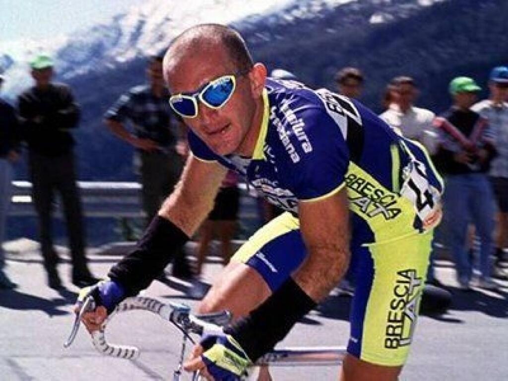 LUCA GELFI (†42) - Niekdajší úspešný taliansky cyklista spáchal samovraždu 3. januára 2009. Bývalý pretekár trpel podľa informácií talianskych médií depresiami. Zostala po ňom manželka a syn.