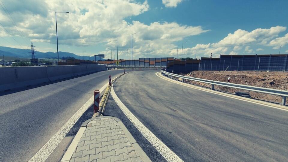 Spojovacia vetva v okružnej križovatke Solinky