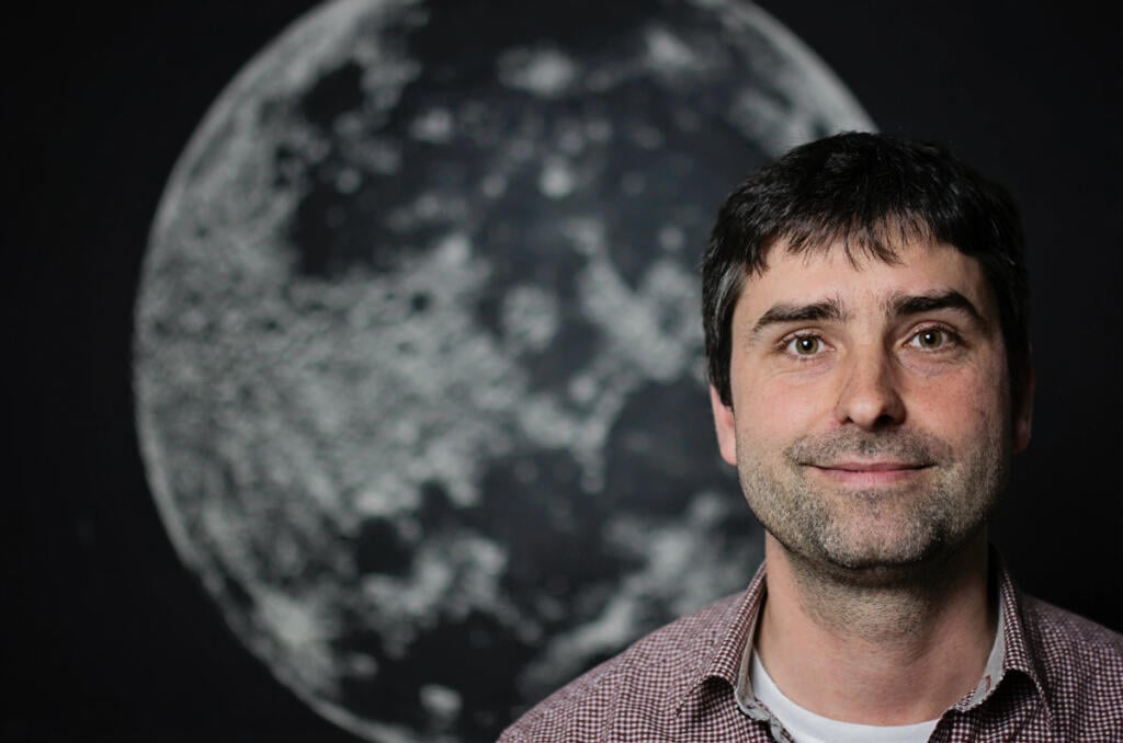 Astronóm Juraj Tóth: So Zemou sa môžu zraziť milióny telies