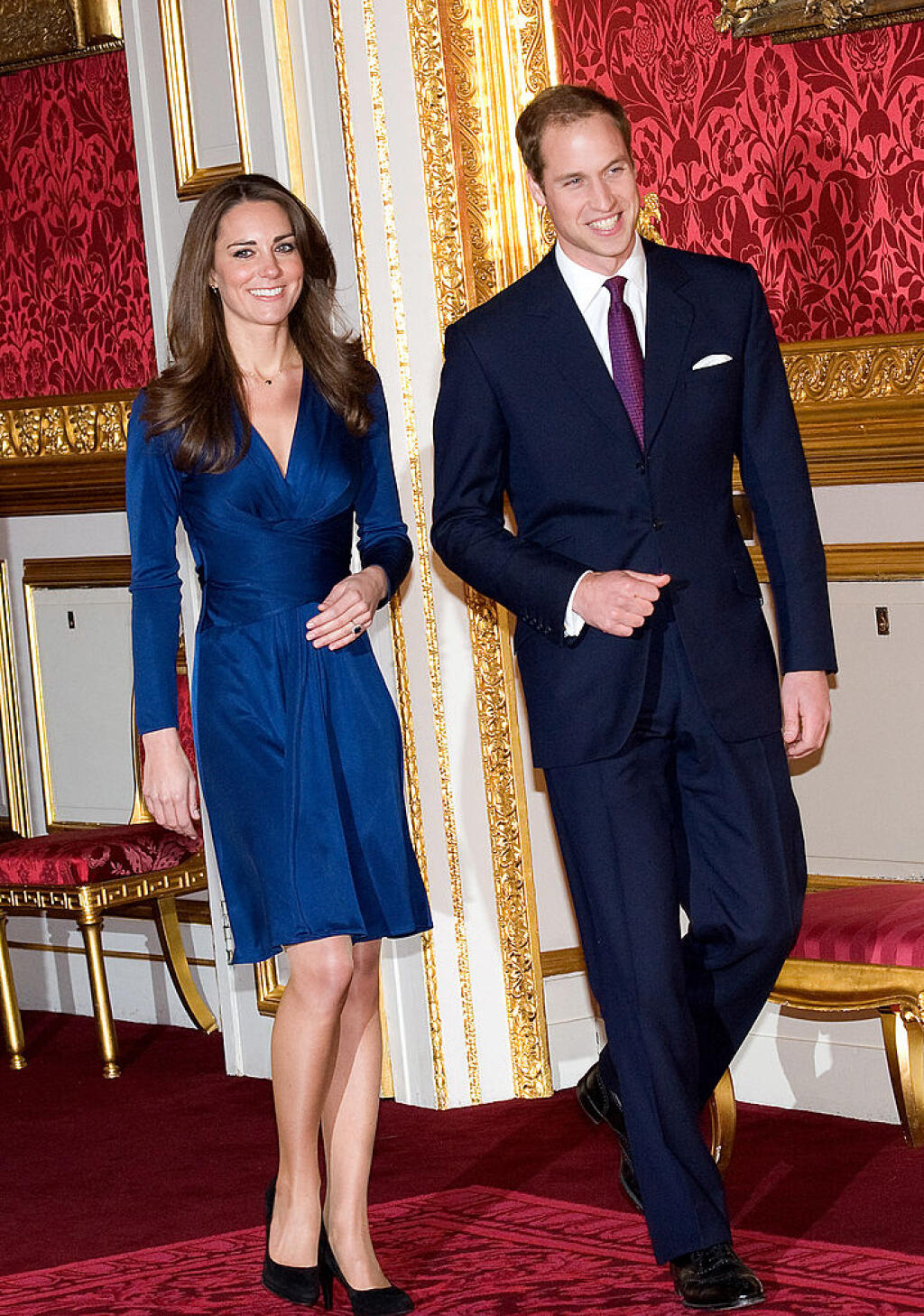 Kate a William v roku 2010 pri oznámení zásnub.