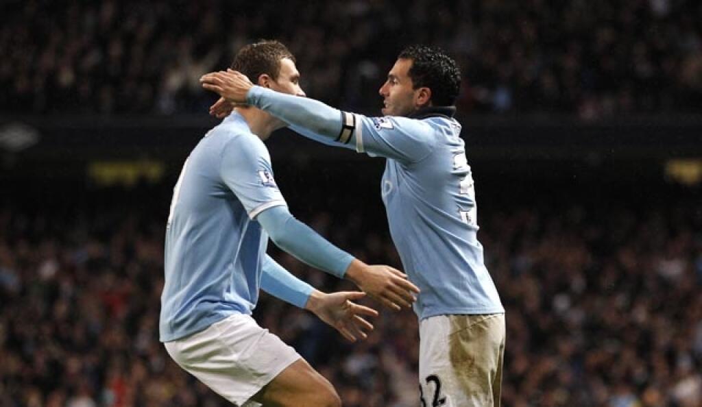 Argentínčan sa stal prvým hráčom od roku 1999, ktorý prestúpil medzi týmito dvoma manchesterskými klubmi.