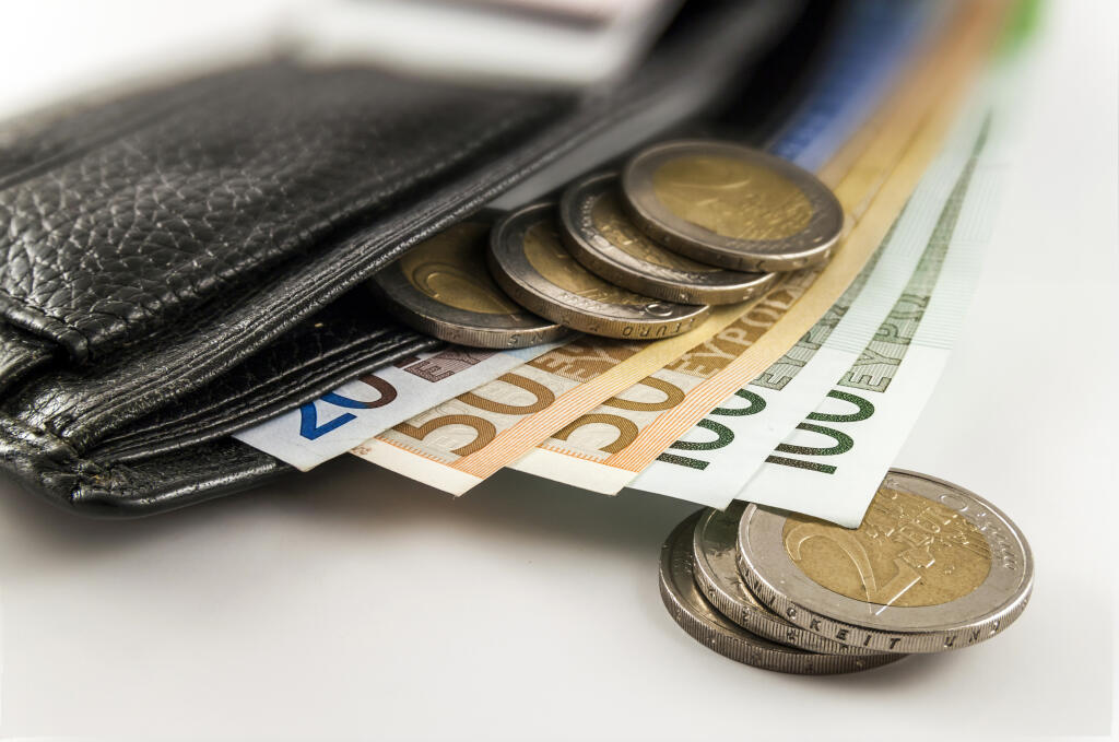 Leather,Men's,Open,Wallet,With,Euro,Banknotes,Bills,,Coins,And