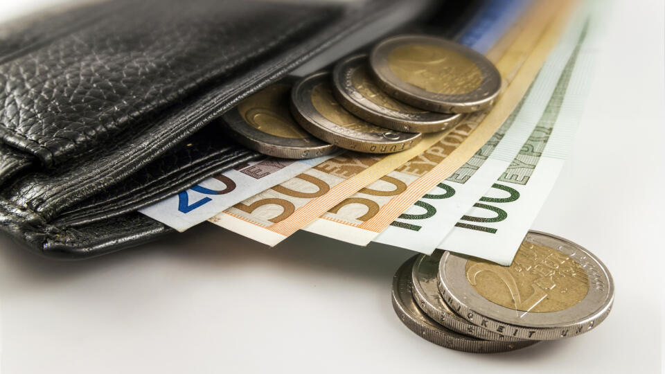 Leather,Men's,Open,Wallet,With,Euro,Banknotes,Bills,,Coins,And