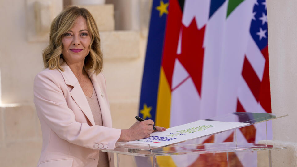 AG20 Borgo Egnazia - Na snímke talianska premiérka Giorgia Meloniová prichádza na trojdňový summit svetových lídrov G7 v meste Borgo Egnazia v regióne Apúlia na juhovýchode Talianska vo štvrtok 13. júna 2024. Na summite sa zúčastní aj ukrajinský prezident Volodymyr Zelenskyj. Témami pracovných rokovaní prvého dňa budú Afrika, klimatická zmena, Blízky východ a Ukrajina. FOTO TASR/AP
Italian Prime Minister Giorgia Meloni arrives to a G7 world leaders summit at Borgo Egnazia, Italy, Thursday, June