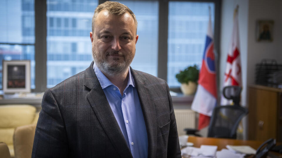 Na snímke minister práce, sociálnych vecí a rodiny SR Milan Krajniak (Sme rodina) pózuje po rozhovore pre TASR v Bratislave 26. decembra 2021. FOTO TASR - Jaroslav Novák