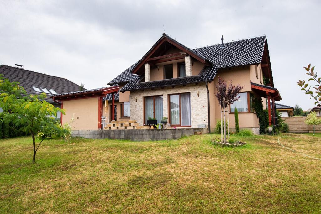 House in Ruzindol: When designing, she also thought of her four tomatoes.