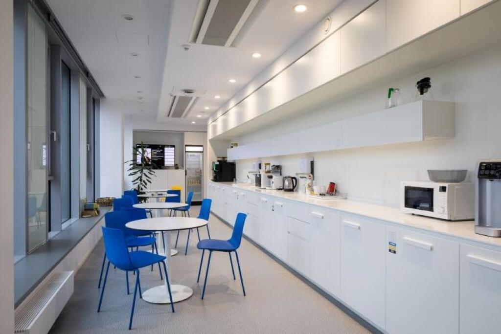 Open space už nestačí. Firmy lákajú zamestnancov na moderné kancelárie
