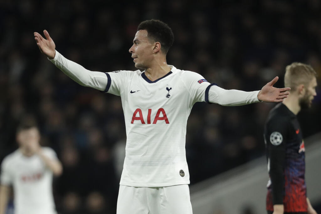 EBE 47 Londýn - Na snímke hráč Tottenhamu Dele Alli v prvom zápase osemfinále Ligy majstrov vo futbale Tottenham Hotspur - RB Lipsko v Londýne 19. februára 2020. FOTO TASR/AP
Tottenham's Dele Alli reacts during a first leg, round of 16, Champions League soccer match between Tottenham Hotspur and Leipzig at the Tottenham Hotspur Stadium in London, England, Wednesday Feb. 19, 2020. (AP Photo/Matt Dunham)