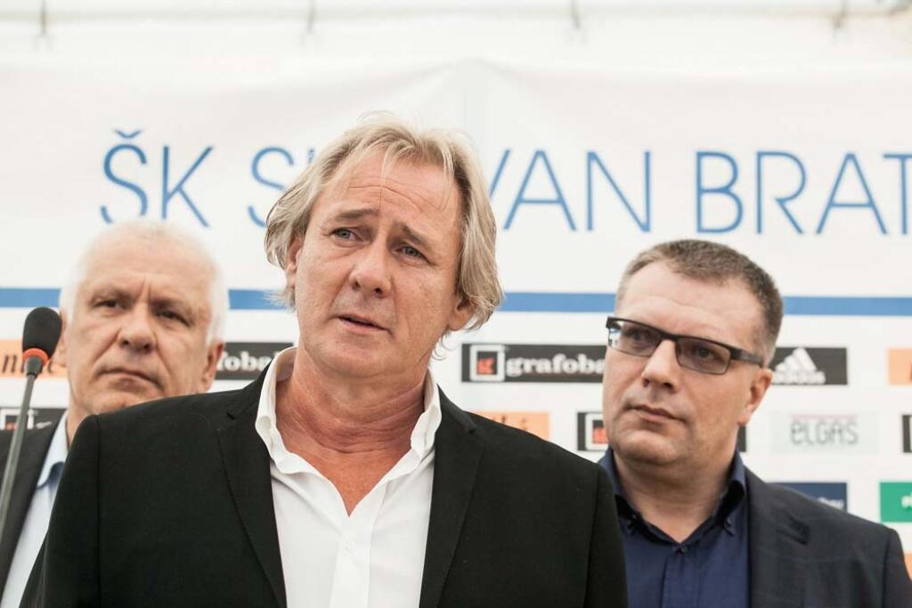 äK SLOVAN: Vżstavba novťho ötadiůna