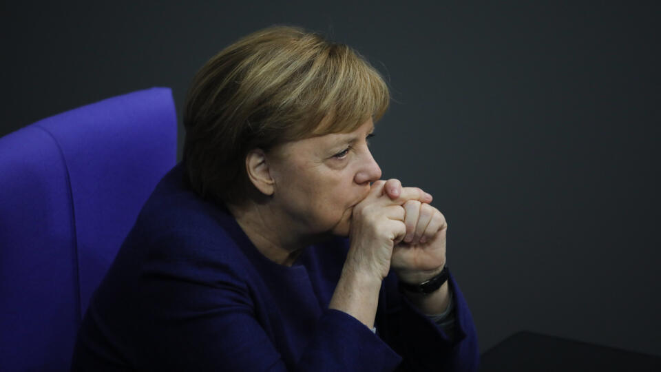 WA 39 Berlín - Nemecká kancelárka Angela Merkelová počas rozpravy o štátnom rozpočte na rok 2021 v nemeckom Bundestagu v Berlíne v utorok 8. decembra 2020. FOTO TASR/AP
German Chancellor Angela Merkel attends the debate about Germany's budget 2021, at the parliament Bundestag in Berlin, Germany, Tuesday, Dec. 8, 2020. (AP Photo/Markus Schreiber)