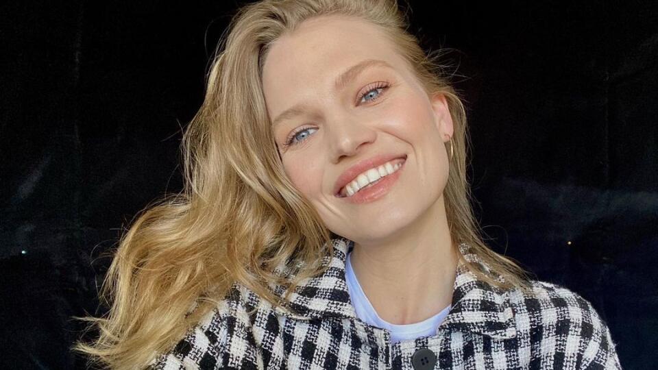 Úlohy modelky sa zhostila Lukášova kamarátka Kristína Krajčírová.