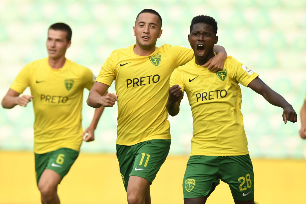 Najbližšie k postupu z 2. predkola Európskej konferenčnej ligy majú po úvodných zápasoch z trojice slovenských mužstiev futbalisti MŠK Žilina. Na pôde cyperského Apollonu Limassol zvíťazili 3:1.