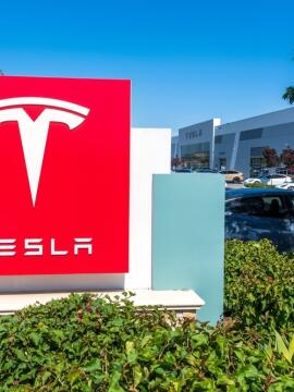 Modely Tesla prudko strácajú na hodnote, odhaľuje nová štúdia