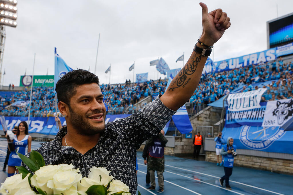 Hulk lúčiaci sa s futbalovým Petrohradom.