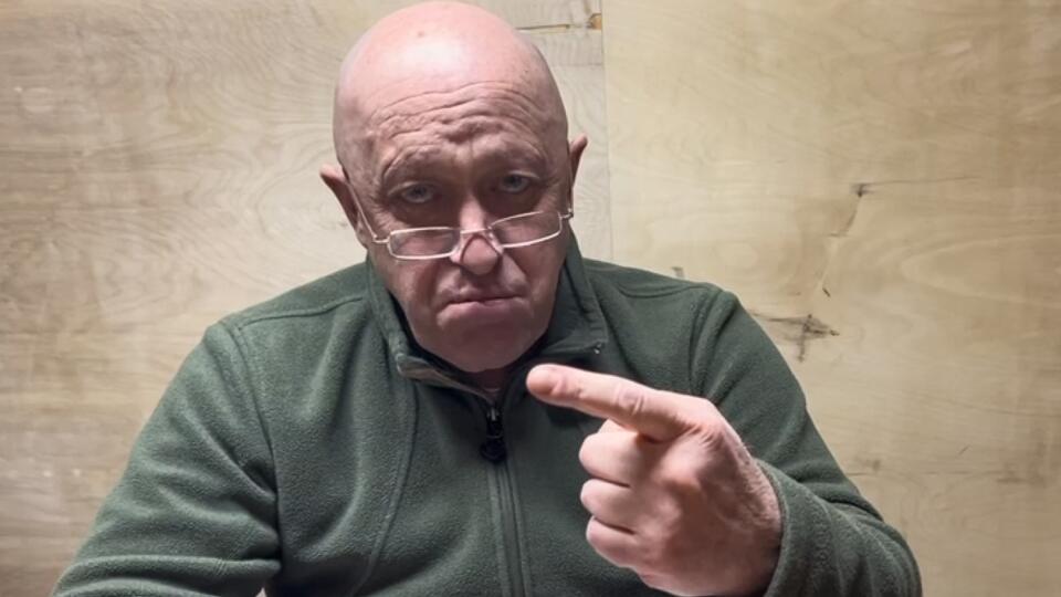 WA 53 - Šéf žoldnierskej Vagnerovej skupiny Jevgenij Prigožin sa prihovára na videu z neznámeho miesta. Ruské ministerstvo obrany v piatok 12. mája 2023 oznámilo, že jeho armáda odvrátila útoky Ukrajiny a z taktických dôvodov sa stiahla z niektorých pozícii. Prigožin to označil za útek. FOTO TASR/AP
In this handout image taken from a video released by Prigozhin Press Service on Friday, May 12, 2023, head of Wagner Group Yevgeny Prigozhin makes a video statement from an unknown location. In a