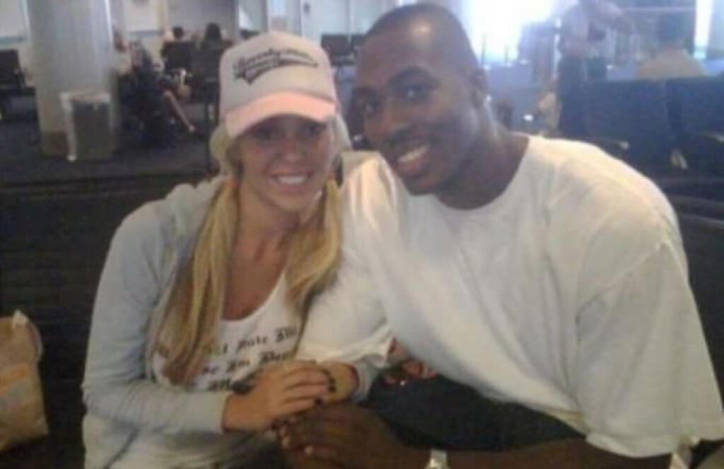V roku 2006 vzplanul plamienok vášne medzi basketbalistom Dwightom Howardom a pornoherečkou Mary Carey. Aj keď to herečka odmieta, tak v roku 2006 niekoľkokrát prichytili Howarda ako odchádza z jej domu.