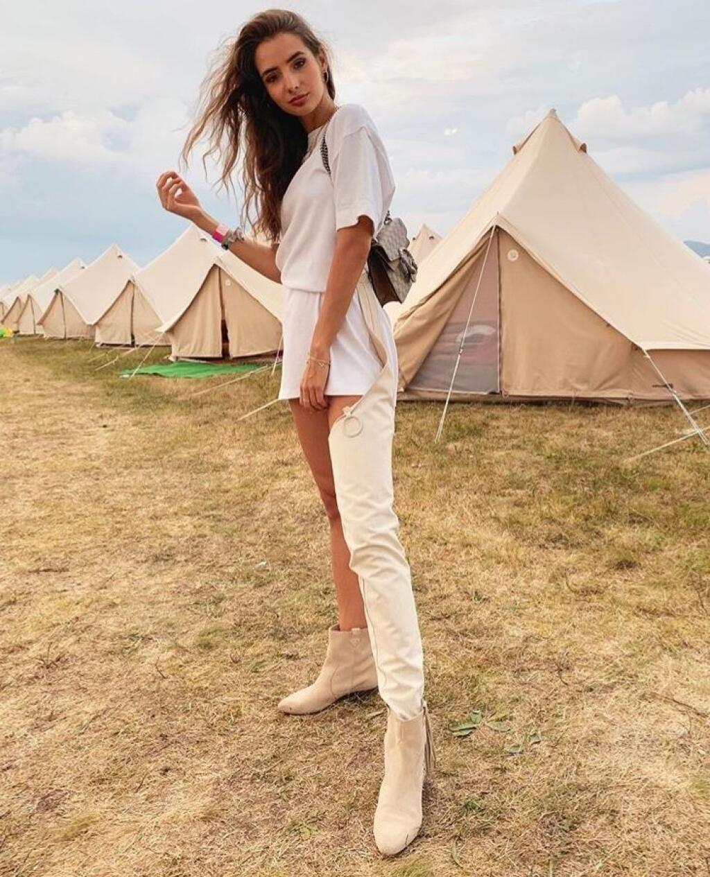 Markizáčka Janka Slačková v netradičnom outfite. Na sebe mala totiž iba jednu