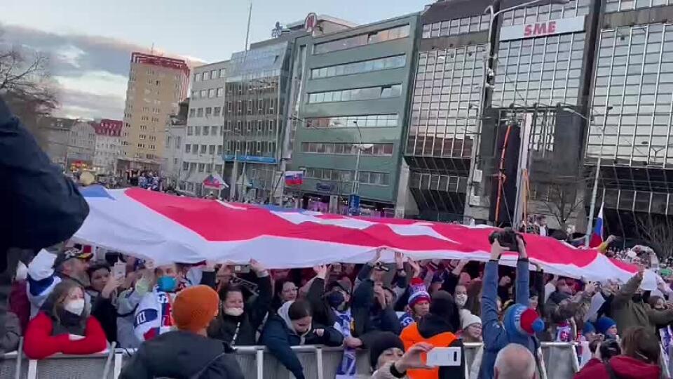 Ďakujem priateľke, že šoférovala za mňa, smial sa Jurčo. V klube ho špeciálne prekvapenie
