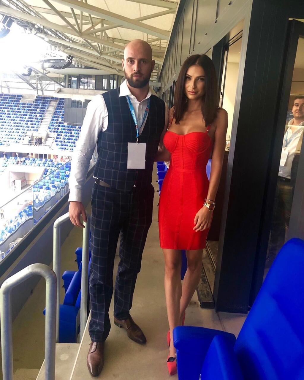 Slovan však nie je pre ňu len futbalový klub „potenciálneho“ svokra, ale klub mal stať aj na začiatku jej vzťahu s Kmotríkom mladším. „Hovorí, že ma naň zbalil,“ smiala sa v rozhovore pre Šport24.sk Petrovičová.