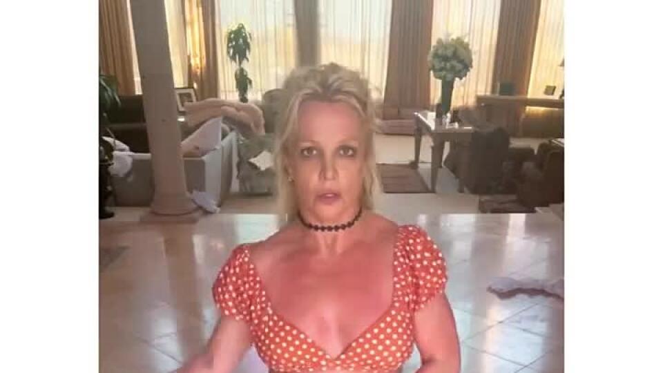 Britney Spears predviedla nebezpečný tanec s nožmi!