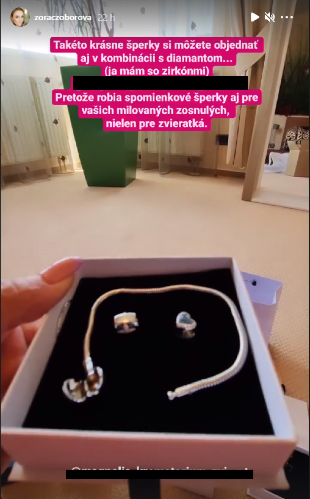 Zora si dala z popola svojej sučky urobiť rôzne spomienkové predmety.