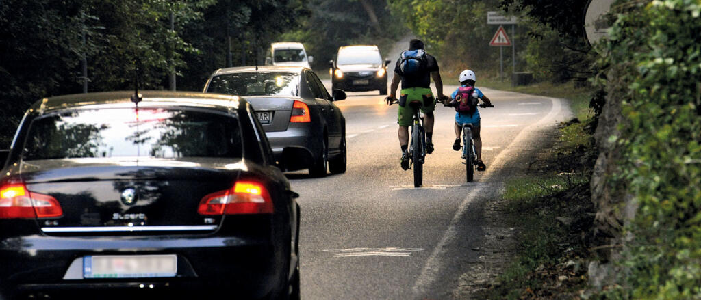 Do práce na bicykli? Len v reklame, cesty na to nie sú 1/3