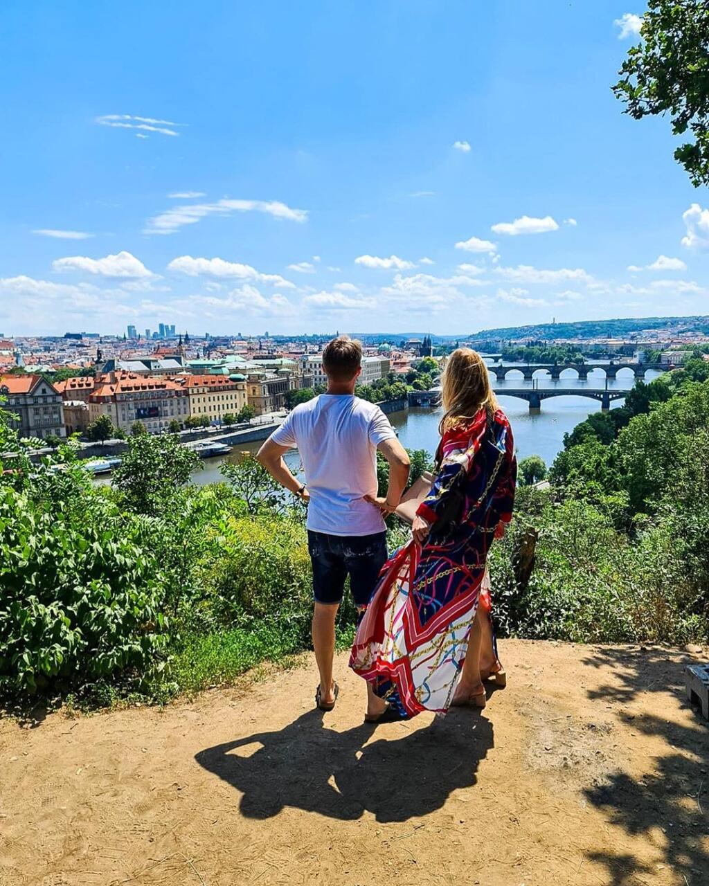 Manželia Cifrovci na výlete v Prahe