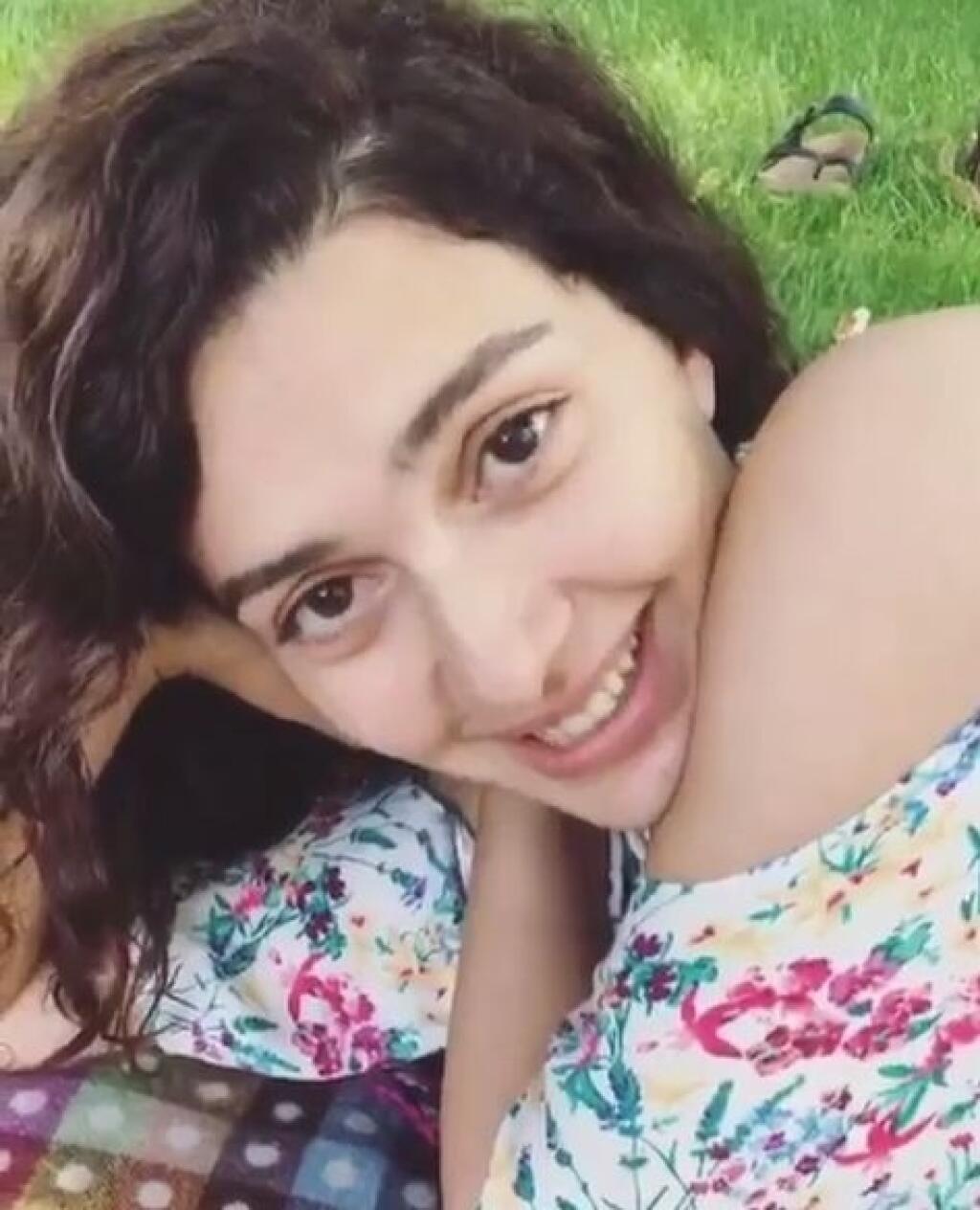 Šeherezáda si vychutnala piknik s kamarátkou. Zdá sa, že sa skvele zabávali.