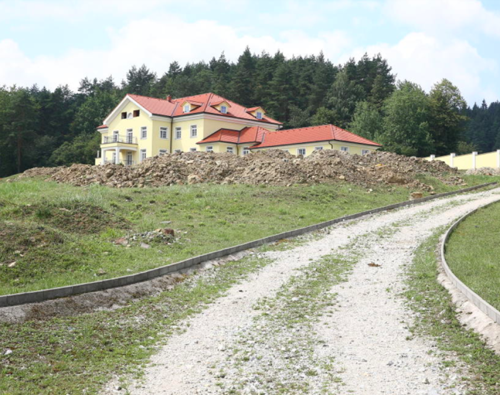 V krásnom zámočku nad Žilinou sa za tie roky urobila už kopa práce.