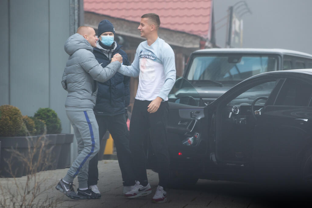 Tréning Slovenskej futbalovej reprezentácie v Senci. Na snímke Vladimír Weiss mladší a Ľubomír Šatka.