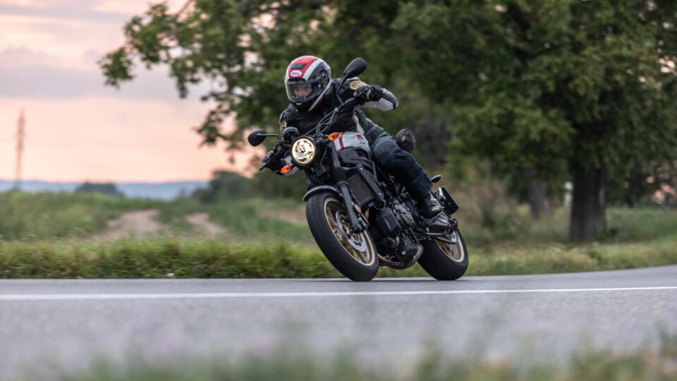 Yamaha XSR 700 XTribute je dizajnovou poctou slávnemu modelu XT500.