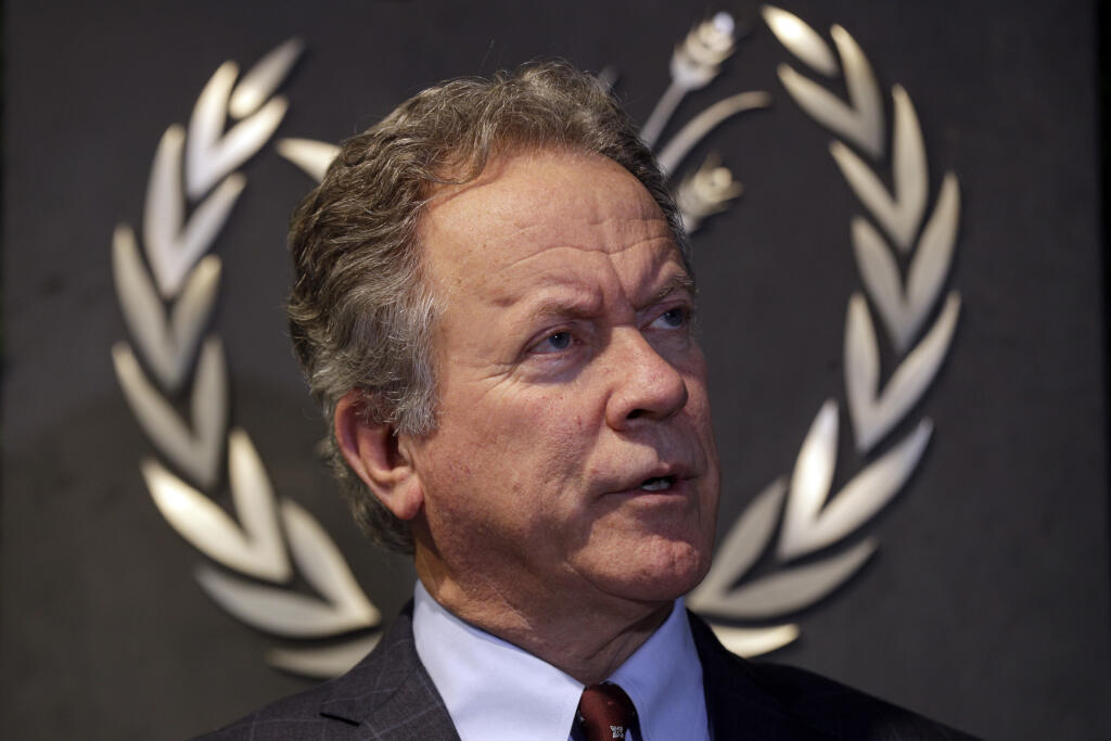 JB 18 Rím - Na archívnej snímke zo 6. decembra 2018 David Beasley, nový výkonný riaditeľ Svetového potravinového programu OSN v  rozhovore s agentúrou The Associated Press v Ríme. Nobelovu cenu za mier za rok 2020 získala humanitárna medzinárodná organizácia Svetový potravinový program (WFP). Oznámil to v piatok 9. októbra 2020 v Osle nórsky Nobelov výbor.  Nobelov výbor organizáciu ocenil 