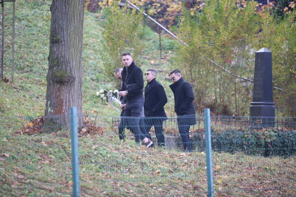 Smútiaci prichádzajú na poslednú rozlúčku s hokejistom Borisom Sádeckým.