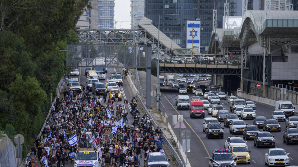 JB 29 Tel Aviv - Rodiny a priatelia 240 rukojemníkov unesených militantmi Hamasu počas útokov v Izraeli spred mesiaca 7. októbra začali v utorok päťdňový
