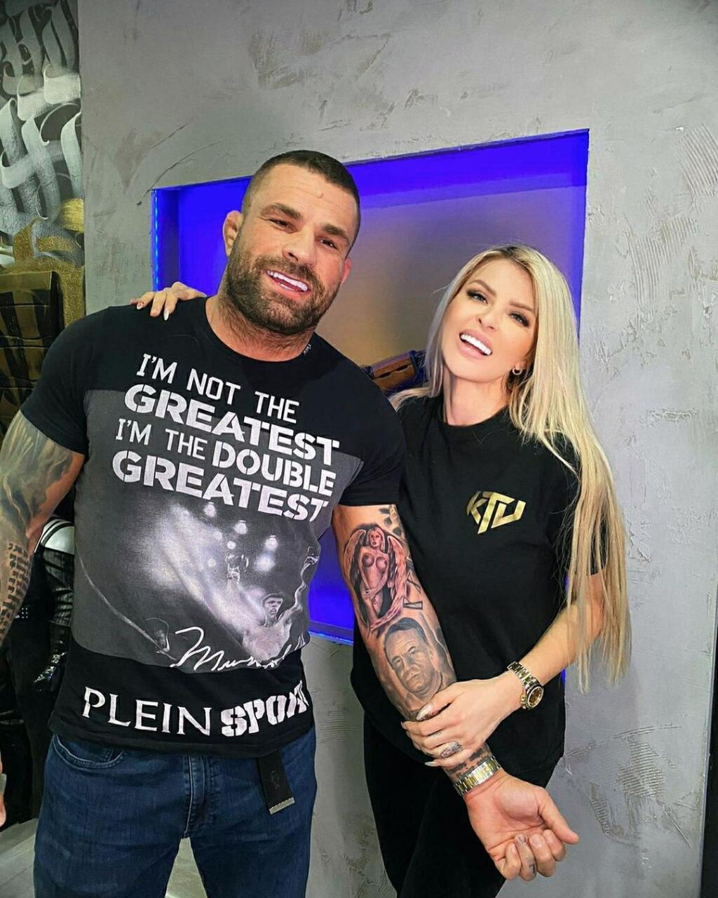 Karlos Vémola a Lela Ceterová okrem dátumu svadby odhalili to, že na ich svadbe môžu hostia očakávať veľké prekvapenia.