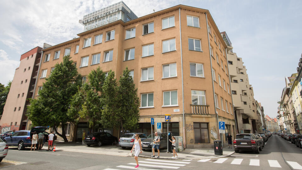 Budova na Lazareckej 26 v ktorej sidli Narodne centrum zdravotnickych Informacii.