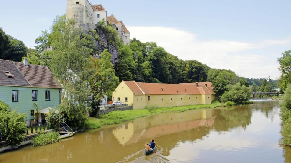 Prvý v krajine. Slovania dali hradu v Raabs an der Thaya meno Rakús, neskôr podľa neho nazvali celú krajinu.