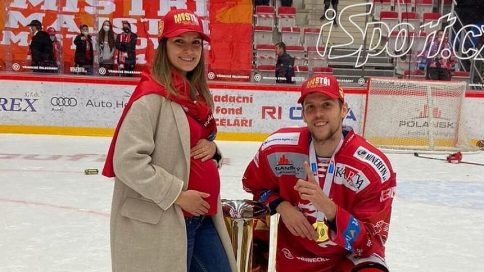 Martin Gernát oslavoval titul spolu s jeho tehotnou partnerkou Soňou.