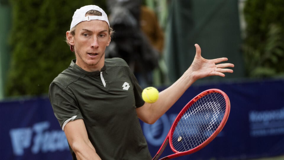 Na snímke slovenský tenista Lukáš Klein počas finálového zápasu mužskej dvojhry proti krajanovi Alexovi Molčanovi na tenisovom turnaji Bratislava Open 22. júna 2020 v Bratislave. FOTO TASR - Martin Baumann