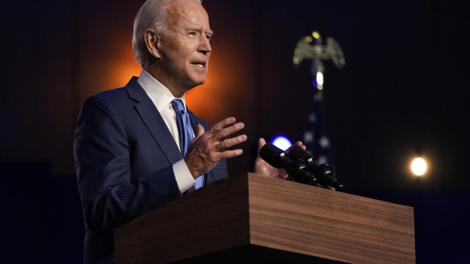 KK3 Wilmington - Kandidát Demokratickej strany na prezidenta Spojených štátov Joe Biden hovorí počas prejavu 6. novembra 2020 vo Wilmingtone. FOTO TASR/AP
Democratic presidential candidate former Vice President Joe Biden speaks Friday, Nov. 6, 2020, in Wilmington, Del. (AP Photo/Carolyn Kaster)