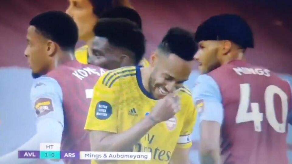 Aubameyang a Mings.